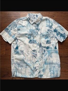 American Eagle Outfitters Light Blue & White Palm Print Button-Up Shirt